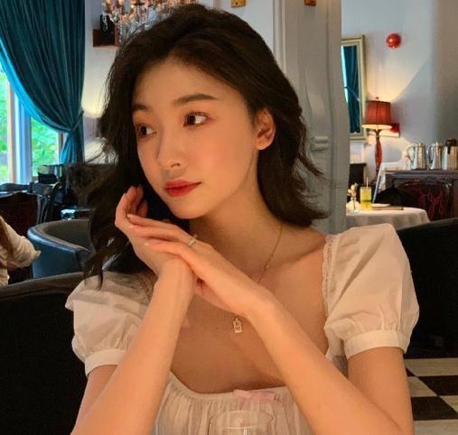 易梦玲直播吃瓜,揭秘娱乐圈幕后故事